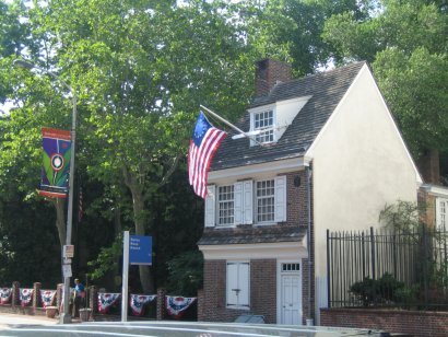 La casa di Betsy Ross, la donna che creò la bandiera americana