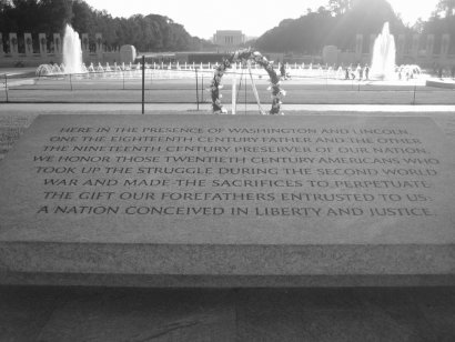 Posizionato tra il Washington Monument e il Lincoln Memorial