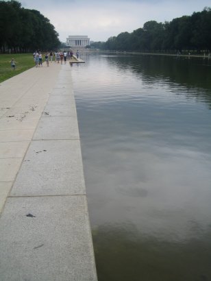 Esattamente in fronte al Washington Monument