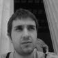 Siedo stanco sulle scalinate del Lincoln Memorial